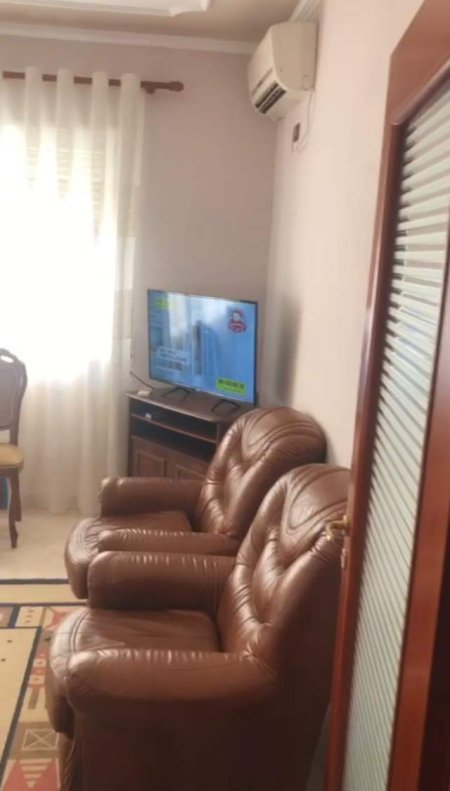 Tirane, jepet me qera apartament 2+1+BLK Kati 2, 94 m² 400 Euro (ali dem)