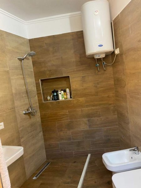 Tirane, jepet me qera apartament 1+1+BLK Kati 2, 70 m² 400 Euro (Peti)