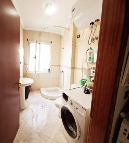 Tirane, jepet me qera apartament Kati 5, 60 m² 380 Euro (dibres)