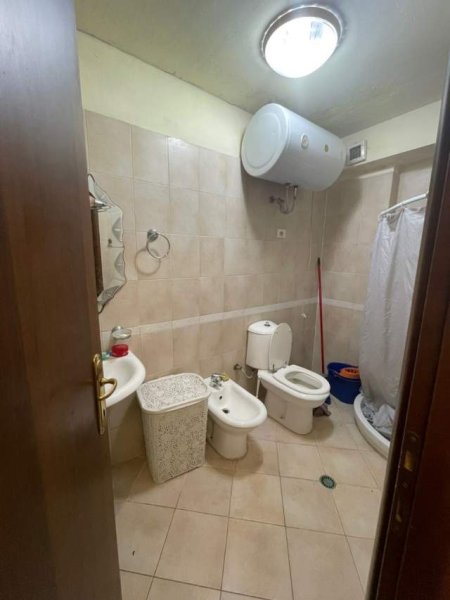 Tirane, jepet me qera apartament Kati 5, 60 m² 380 Euro (dibres)