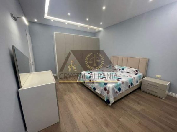 Tirane, jepet me qera apartament 3+1+BLK Kati 2, 170 m² 55.000 Leke (Rruga Namik Resuli)