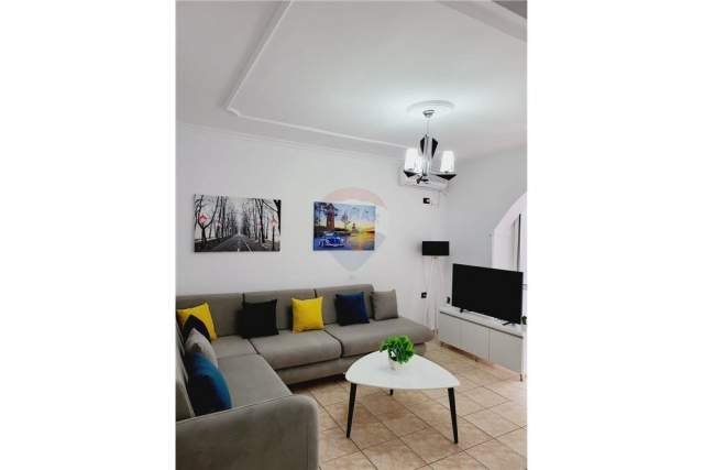 Tirane, jepet me qera apartament 1+1 Kati 2, 70 m² 400 Euro (Rruga e Dibres)