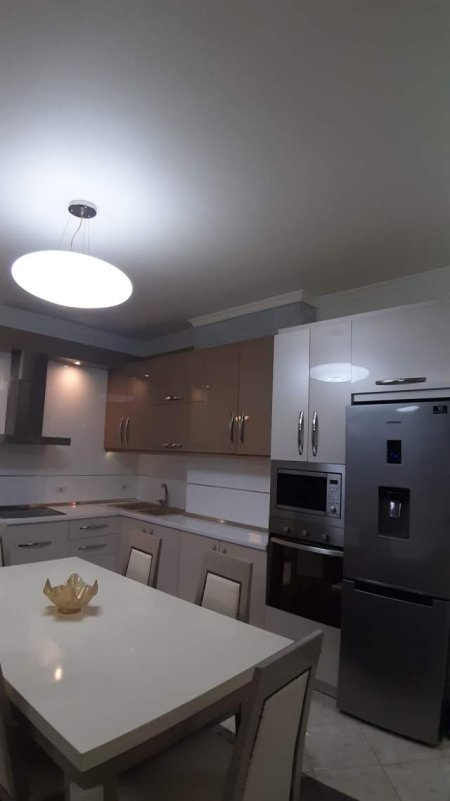 Tirane, jepet me qera apartament 2+1+BLK Kati 1, 90 m² 330 Euro