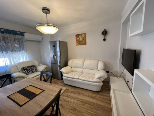 Tirane, jepet me qera apartament 2+1+BLK Kati 4, 60 m² 500 Euro (Pazari i Ri)