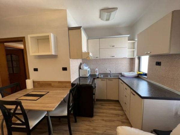Tirane, jepet me qera apartament 2+1+BLK Kati 4, 60 m² 500 Euro (Pazari i Ri)