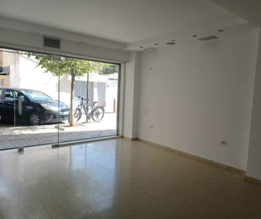 Tirane, shes dyqan Kati 0, 40 m² 2.800 Euro/m2