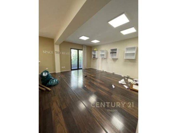 Tirane, jap me qera ambjent biznesi Kati 1, 175 m² 1.300 Euro (komuna parisit)