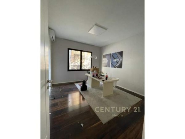 Tirane, jap me qera ambjent biznesi Kati 1, 175 m² 1.300 Euro (komuna parisit)