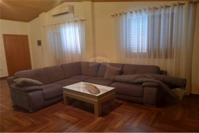 Tirane, jepet me qera apartament 2+1 Kati 3, 105 m² 450 Euro (VILAT GJERMANE)