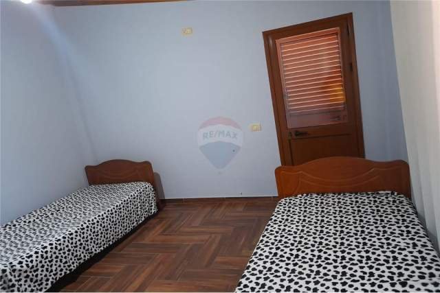 Tirane, jepet me qera apartament 2+1 Kati 3, 105 m² 450 Euro (VILAT GJERMANE)
