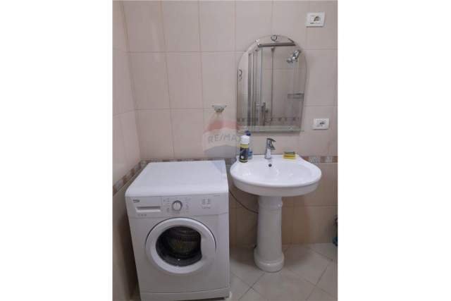 Tirane, jepet me qera apartament 2+1 Kati 3, 105 m² 450 Euro (VILAT GJERMANE)