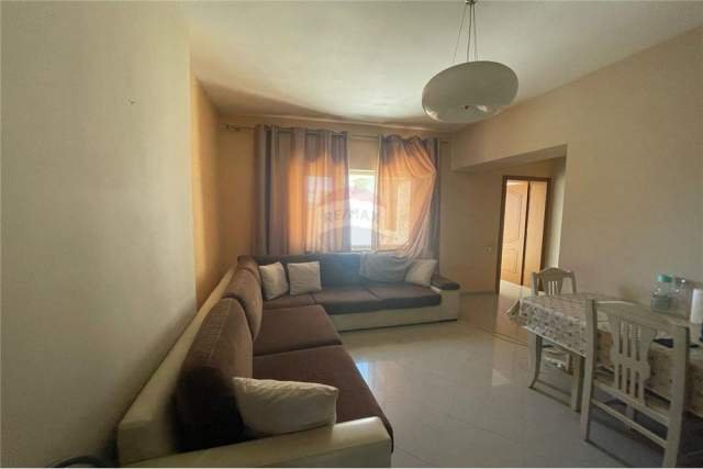 Tirane, jepet me qera apartament 2+1 Kati 5, 92 m² 400 Euro (21 Dhjetori)