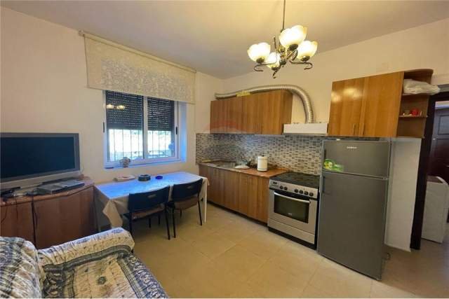 Tirane, jepet me qera apartament 2+1 Kati 1, 82 m² 400 Euro (21 Dhjetori)