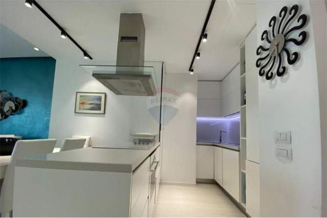 Tirane, jepet me qera apartament 2+1+BLK Kati 15, 130 m²  (AMBASADOR 3)