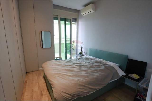 Tirane, jepet me qera apartament 2+1+BLK Kati 10, 134 m² 1.000 Euro (RRUGA E DIBRES)
