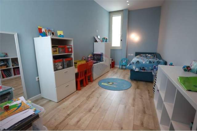 Tirane, jepet me qera apartament 2+1+BLK Kati 10, 134 m² 1.000 Euro (RRUGA E DIBRES)