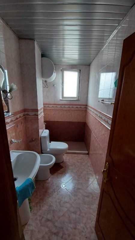 Tirane, jepet me qera Penthouse 2+1+BLK Kati 5, 90 m² 450 Euro (Muhamet Gjollesha)