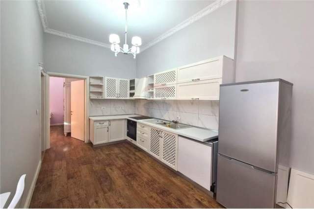 Tirane, jepet me qera apartament 2+1 Kati 2, 90 m² 700 Euro (RRUGA E DURRESIT)