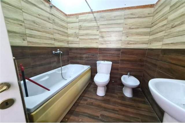 Tirane, jepet me qera apartament 2+1 Kati 2, 90 m² 700 Euro (RRUGA E DURRESIT)