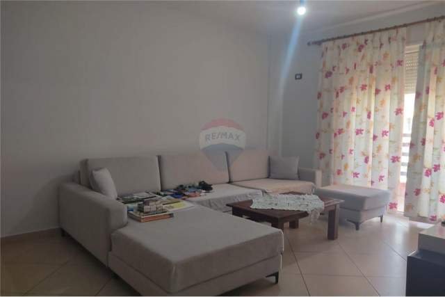 Tirane, shitet apartament 1+1+BLK Kati 4, 67 m² 77.000 Euro (Rruga Xhanfize Keko)