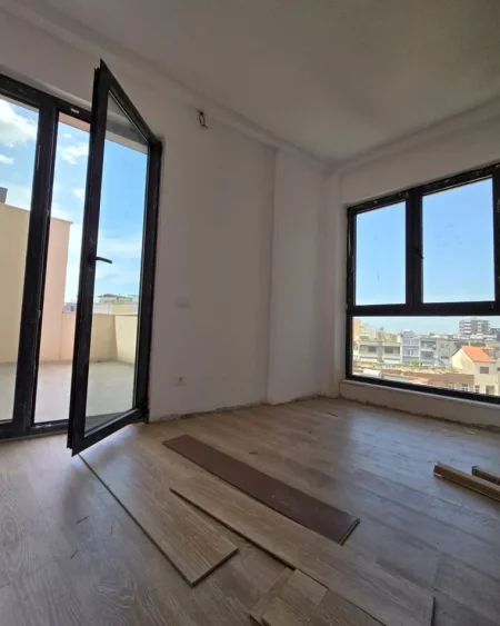 Tirane, shitet apartament 1+1 , 74 m² 147.000 € (Pazari i Ri)