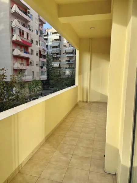 Shitet Apartament 2+1, 2 Tualete, me Ballkon, në Astir – 130,000€