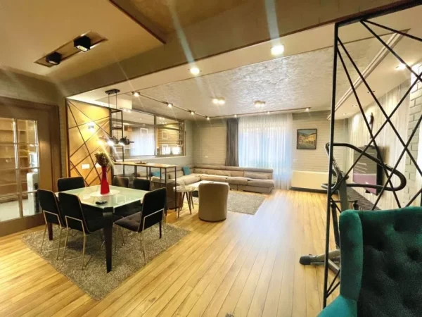 Tirane, jepet me qera apartament 2+1 , 150 m² 1.900 € (Myslym Shyri)