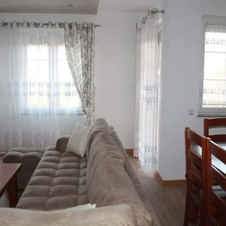 Tirane, jepet me qera apartament 2+1 Kati 2, 120 m² 440 € (5 Maj)