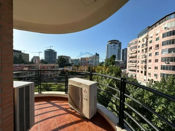 Tirane, jepet me qera ambjent biznesi Kati 4, 320 m² 5.000 € (Rruga Vaso Pasha)