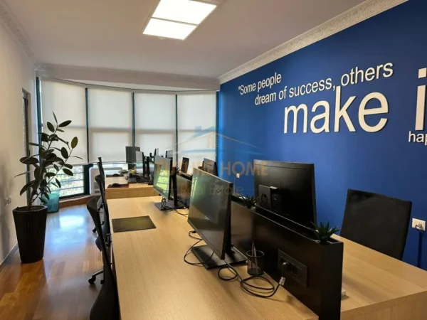 Tirane, jepet me qera ambjent biznesi Kati 4, 320 m² 5.000 € (Rruga Vaso Pasha)