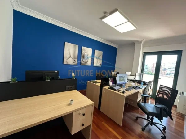 Tirane, jepet me qera ambjent biznesi Kati 4, 320 m² 5.000 € (Rruga Vaso Pasha)