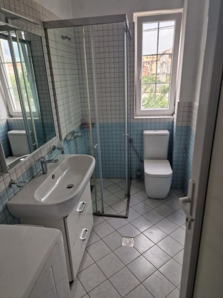 Tirane, jepet me qera apartament 2+1 Kati 3, 95 m² 420 € (5 Maj)