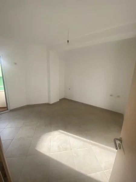 Tirane, jepet me qera apartament 2+1 Kati 2, 120 m² 300 € (Ali demi)