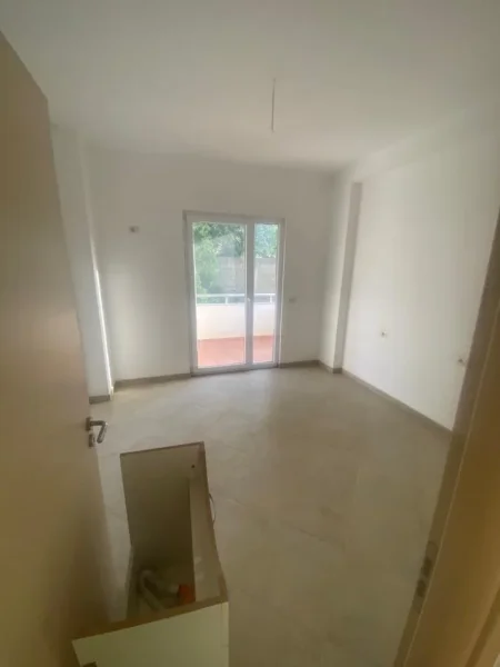 Tirane, jepet me qera apartament 2+1 Kati 2, 120 m² 300 € (Ali demi)