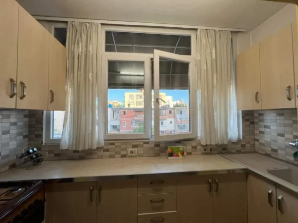 Tirane, jepet me qera apartament 2+1 Kati 5, 70 m² 450 € (Ish restorant durresi)