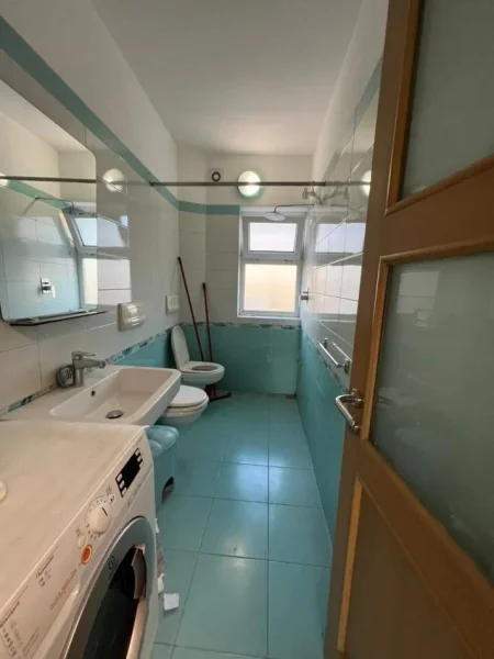 Tirane, jepet me qera apartament 2+1 Kati 5, 70 m² 450 € (Ish restorant durresi)