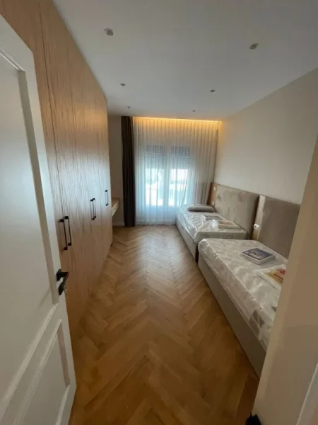 Tirane, jepet me qera apartament 3+1+Aneks+Ballkon Kati 5, 150 m² 2.500 € (Rruga e Kosovareve)