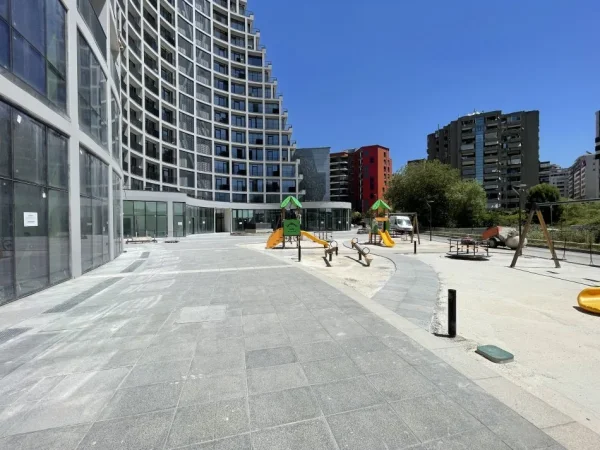 Tirane, jepet me qera ambjent biznesi Kati 0, 114 m² 2.600 € (RRUGA KOSOVAREVE , LAKE VIEW)