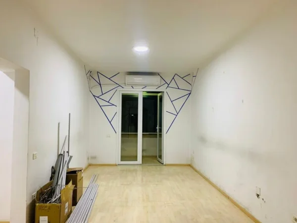 Tirane, jepet me qera apartament 4+1+Ballkon Kati 2, 140 m² 800 € (rruga e durresit ngjitur me kafe flora)