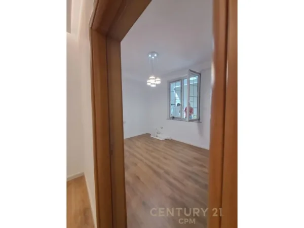 Tirane, shitet apartament 2+1 Kati 2, 103 m² 178.000 € (Stacioni i trenit)
