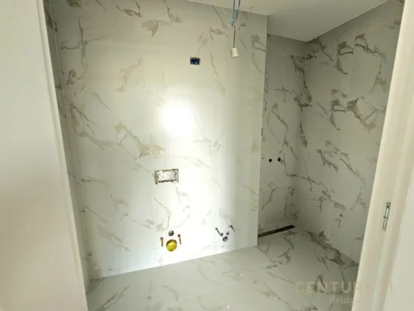 Tirane, jepet me qera vetem 1 dhome 1+1 Kati 6, 90 m² 900 € (liqeni i tiranes)