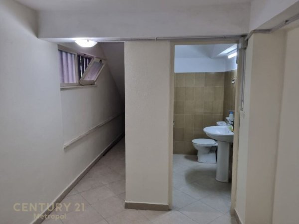 Tirane, jepet me qera apartament 1+1 Kati 1, 80 m² 500 € 