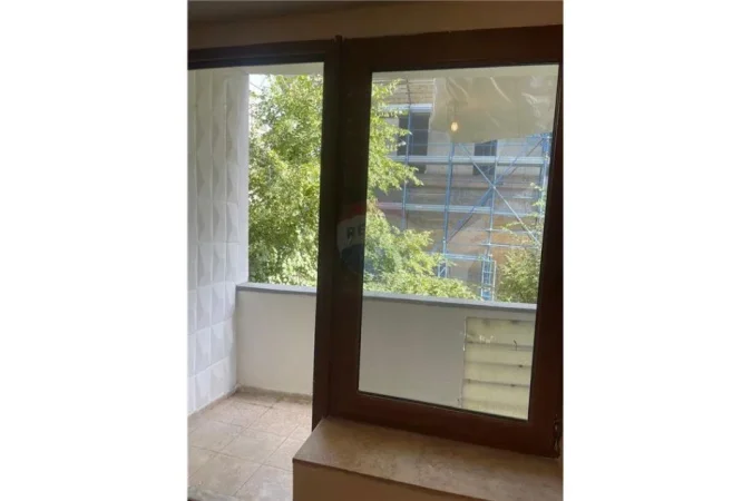 Tirane, jepet me qera ambjent biznesi Kati 3, 60 m² 600 € (Rruga Brigada VIII)