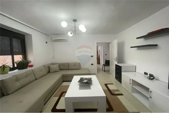 Tirane, jepet me qera apartament 2+1 Kati 4, 65 m² 400 € (Brryli , Materniteti i Ri)