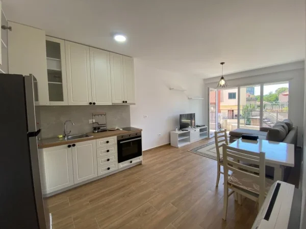Tirane, jepet me qera apartament 1+1+Ballkon Kati 4, 60 m² 550 € (RRUGA ELBASANIT)