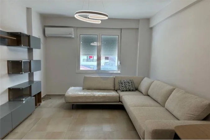 Tirane, jepet me qera apartament 1+1 Kati 4, 58 m² 450 € (21 dhjetori)