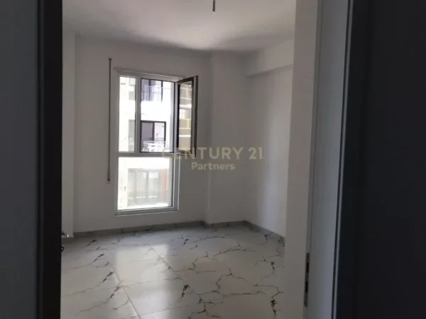 Tirane, jepet me qera zyre Kati 2, 99 m² 600 € (don bosko)