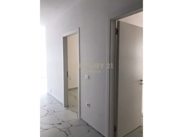 Tirane, jepet me qera zyre Kati 2, 99 m² 600 € (don bosko)