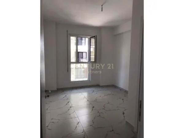Tirane, jepet me qera zyre Kati 2, 99 m² 600 € (don bosko)