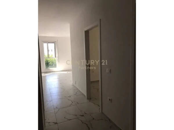 Tirane, jepet me qera zyre Kati 2, 99 m² 600 € (don bosko)